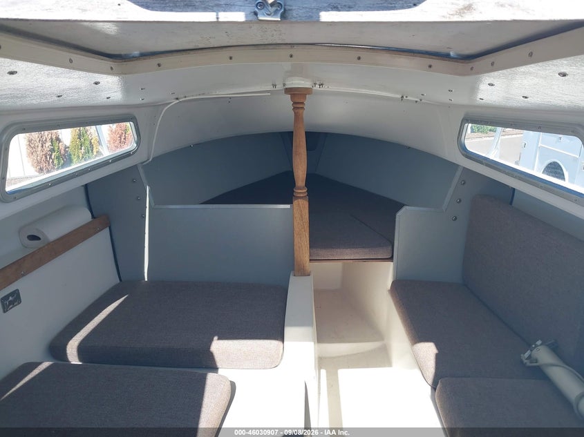 1972 CATALINA SAIL BOAT auction photo 5