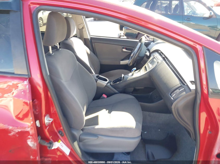 2013 TOYOTA PRIUS auction photo 5