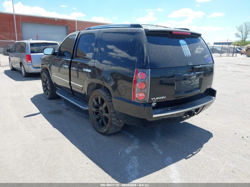 2011 GMC YUKON auction photo 3