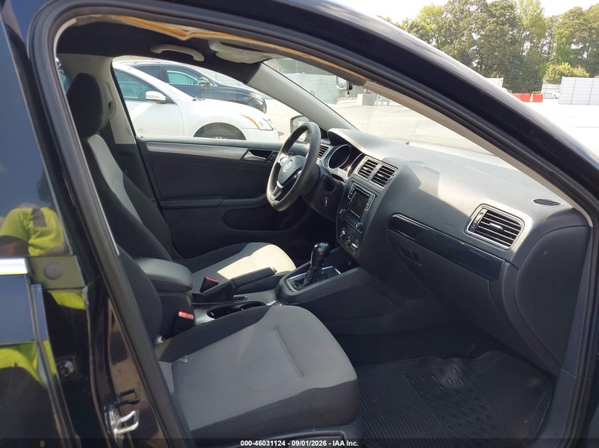 2017 VOLKSWAGEN JETTA auction photo 5