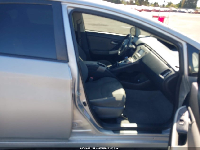 2014 TOYOTA PRIUS auction photo 5