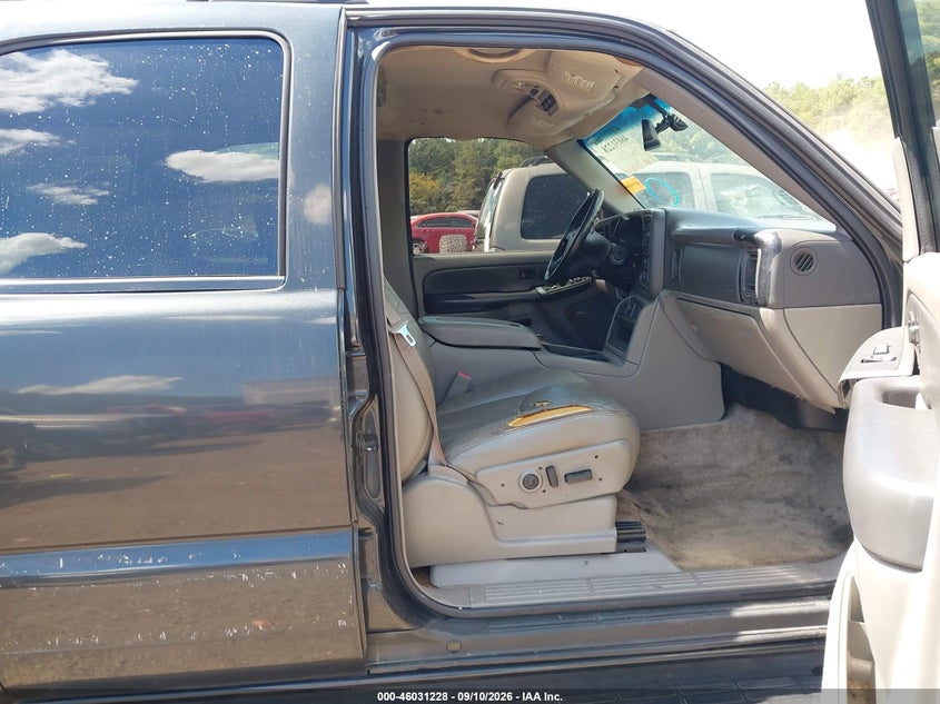 2003 GMC YUKON auction photo 5