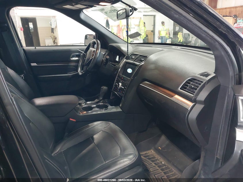 2017 FORD EXPLORER auction photo 5