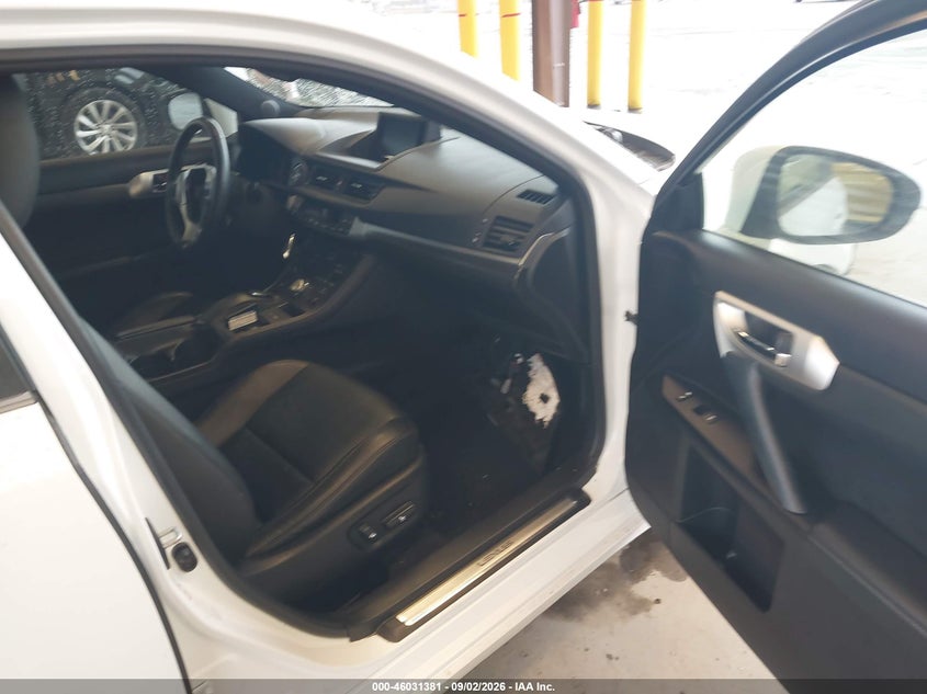 2013 LEXUS CT 200H auction photo 5