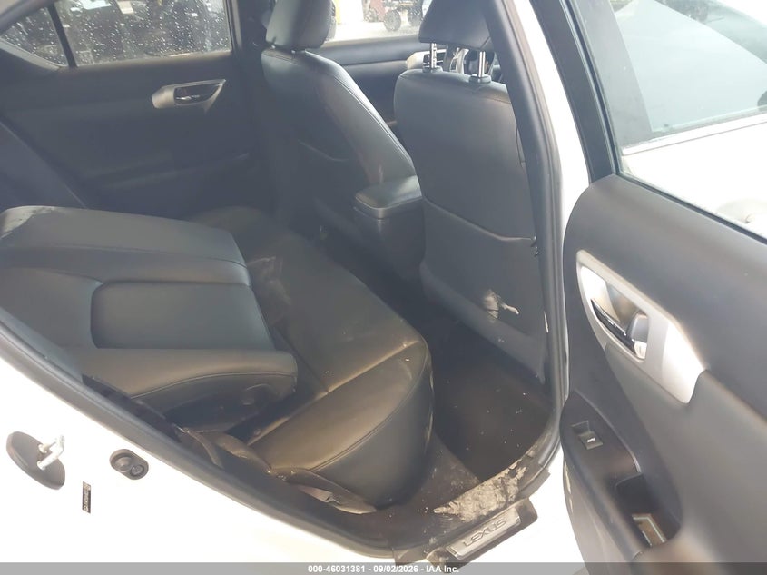 2013 LEXUS CT 200H auction photo 8