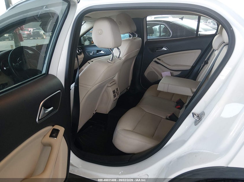 MERCEDES-BENZ GLA 250 - zdjęcie 8