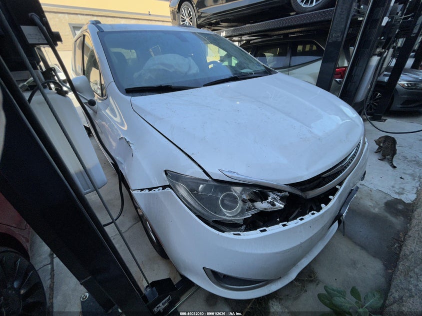 2018 CHRYSLER PACIFICA auction photo 1