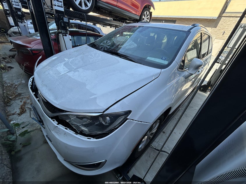 2018 CHRYSLER PACIFICA auction photo 2