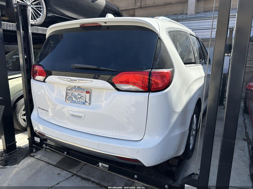 2018 CHRYSLER PACIFICA auction photo 4