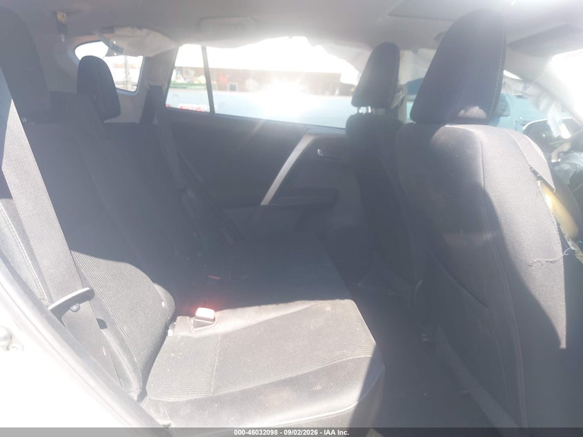 TOYOTA RAV4 - zdjęcie 8