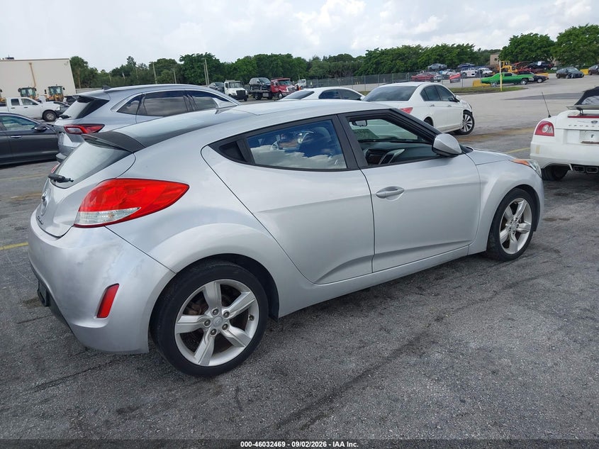 2015 HYUNDAI VELOSTER auction photo 4