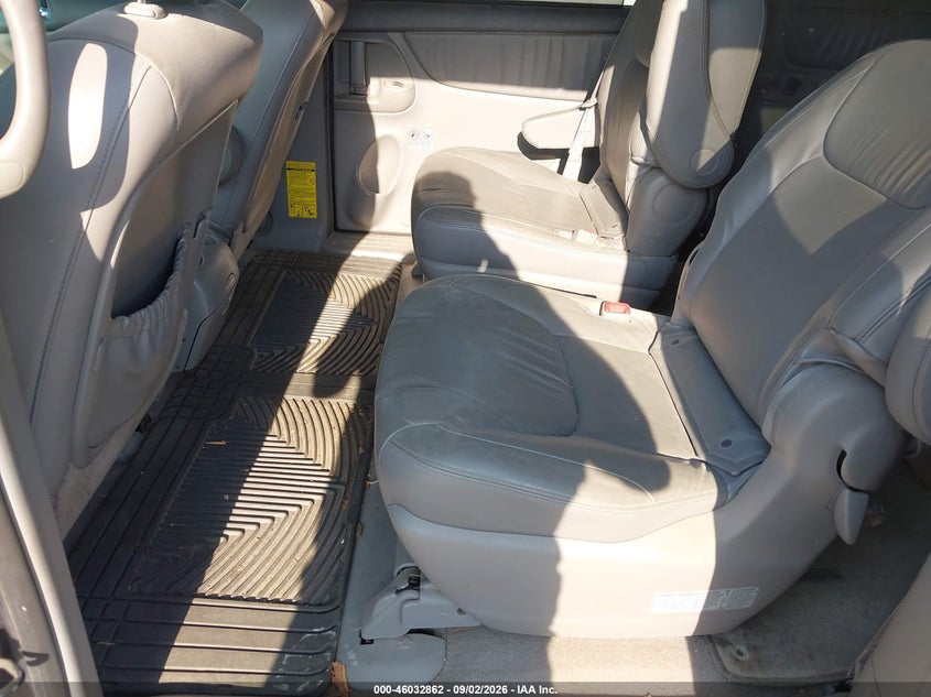 2009 TOYOTA SIENNA auction photo 8