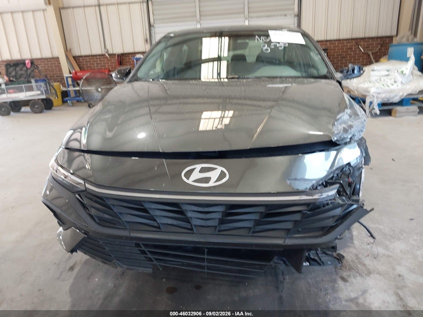 2025 HYUNDAI ELANTRA SEL SPORT · Photo 13