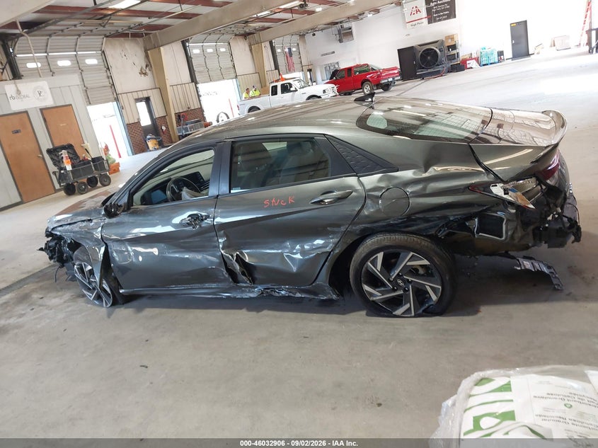 2025 HYUNDAI ELANTRA SEL SPORT · Photo 15