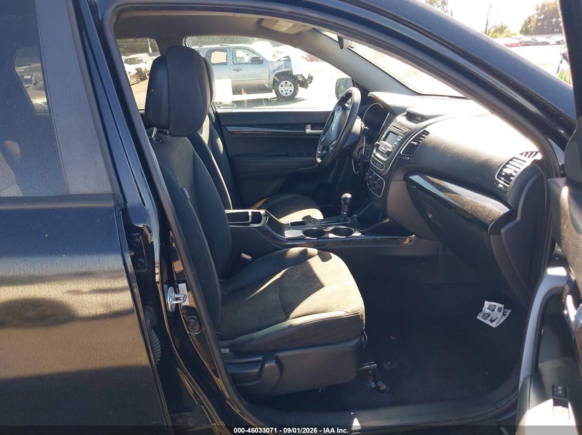 2014 KIA SORENTO auction photo 5