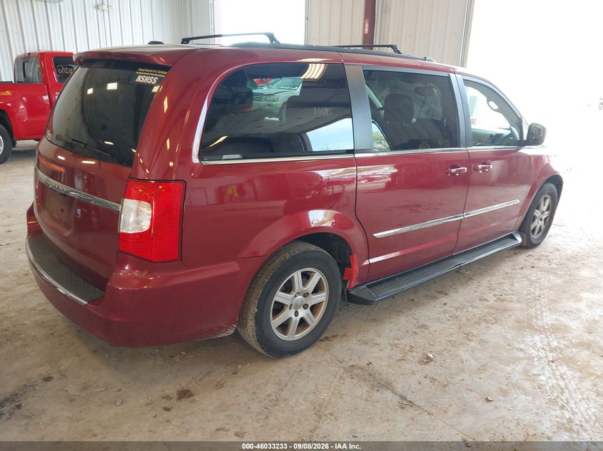 2011 CHRYSLER TOWN & COUNTRY auction photo 4