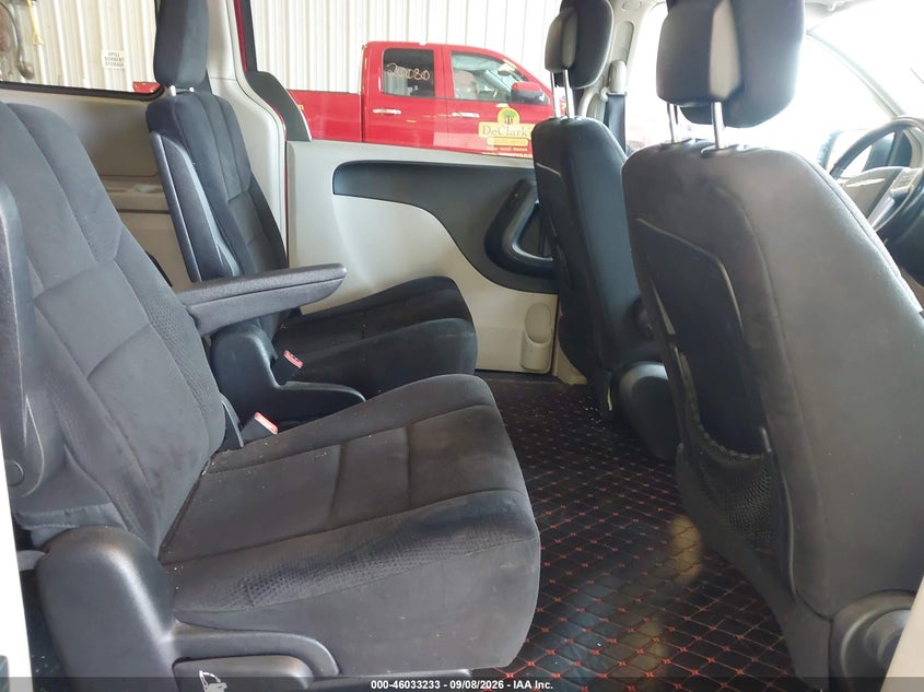 2011 CHRYSLER TOWN & COUNTRY auction photo 8