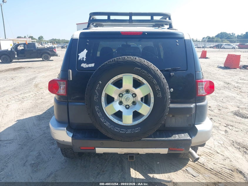 Фото 17 - TOYOTA FJ CRUISER