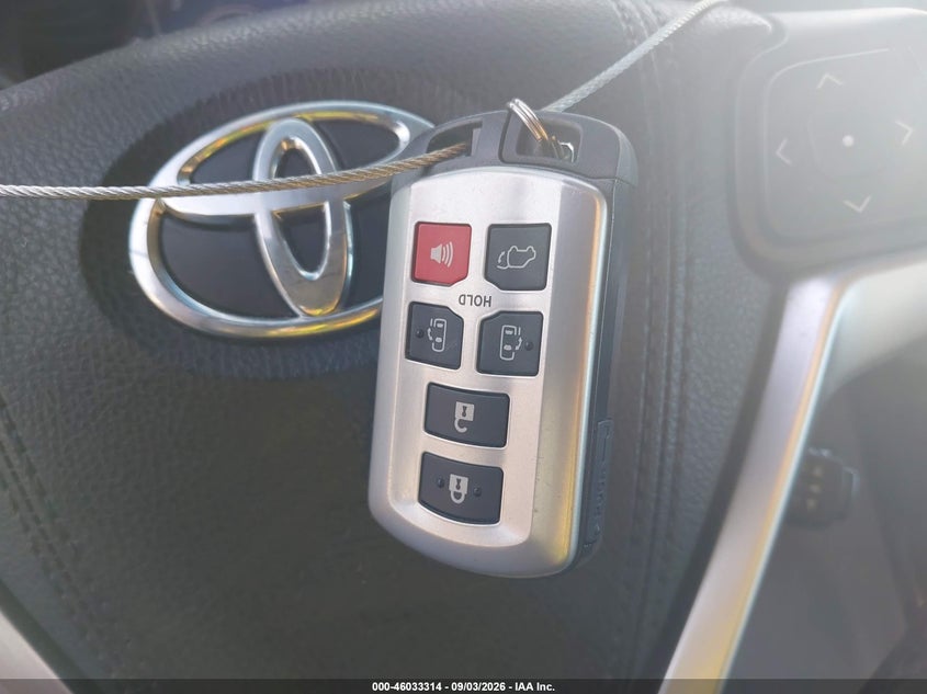 TOYOTA SIENNA - zdjęcie 11