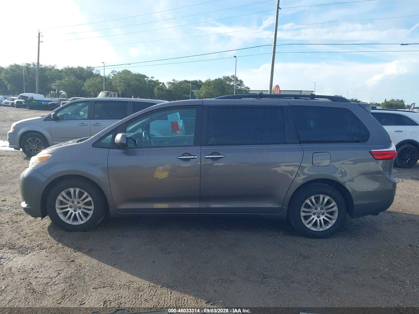 TOYOTA SIENNA - zdjęcie 14