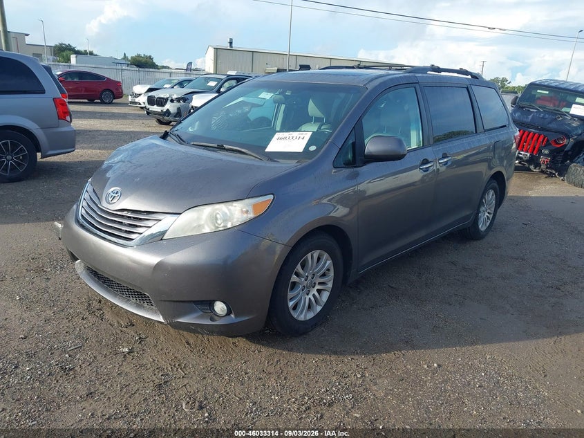 TOYOTA SIENNA - zdjęcie 2