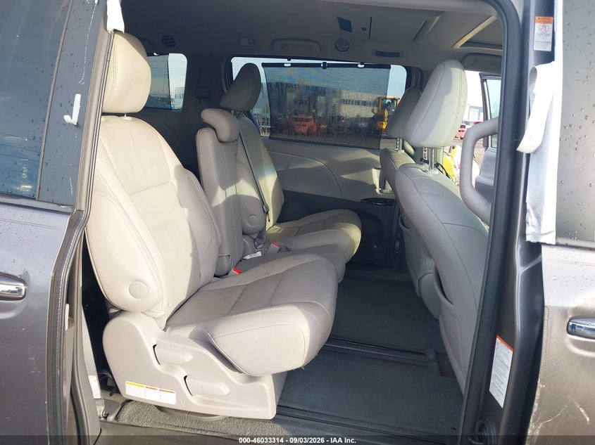TOYOTA SIENNA - zdjęcie 8