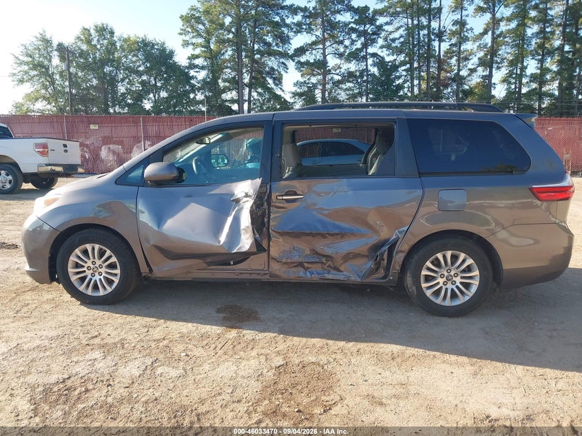 TOYOTA SIENNA - zdjęcie 15
