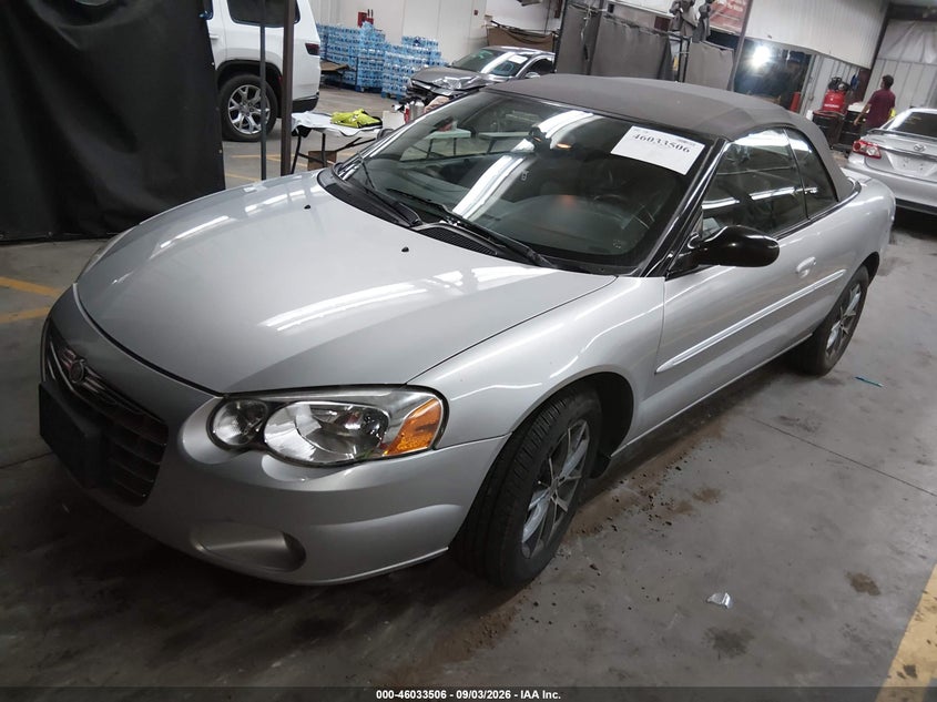 2004 CHRYSLER SEBRING auction photo 2