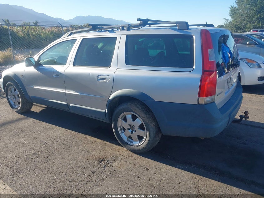 2004 VOLVO XC70 auction photo 3