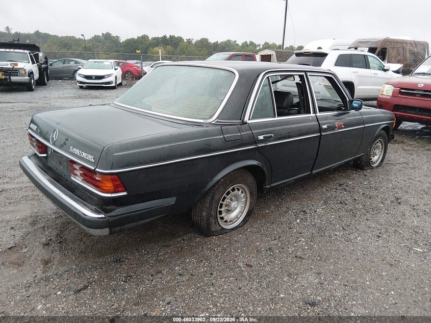 1985 MERCEDES-BENZ 300