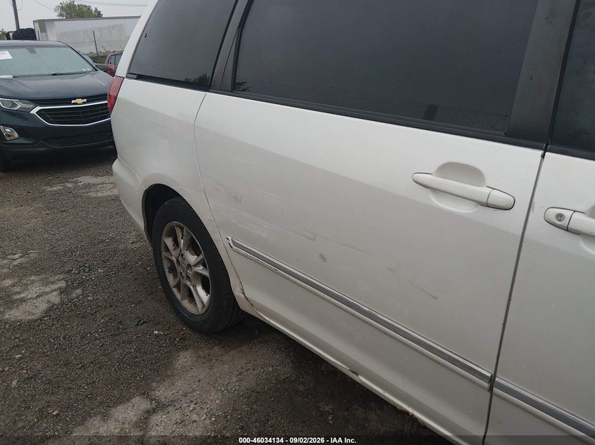 2006 TOYOTA SIENNA auction photo 6