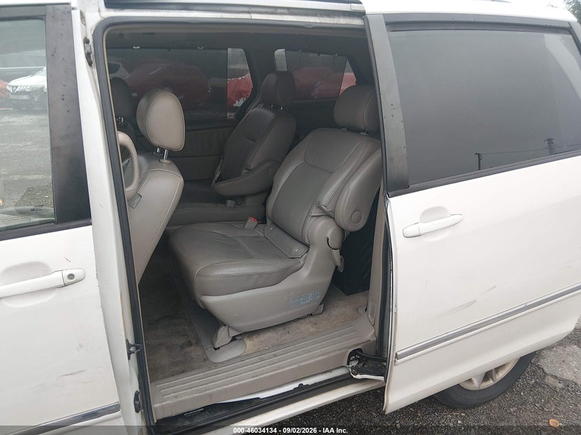 2006 TOYOTA SIENNA auction photo 8