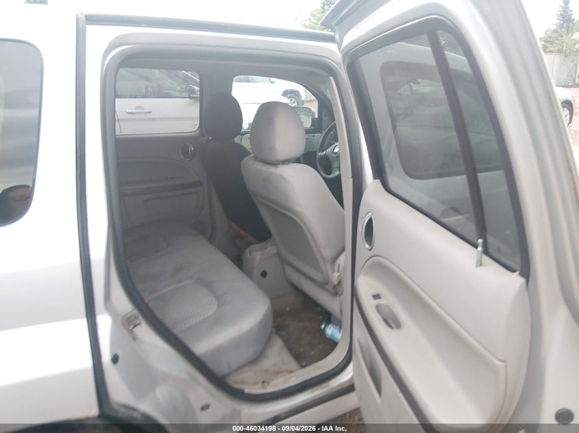2010 CHEVROLET HHR auction photo 8