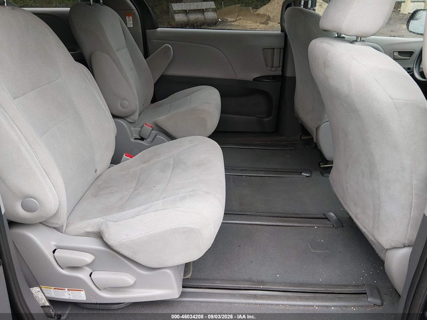 TOYOTA SIENNA - zdjęcie 8