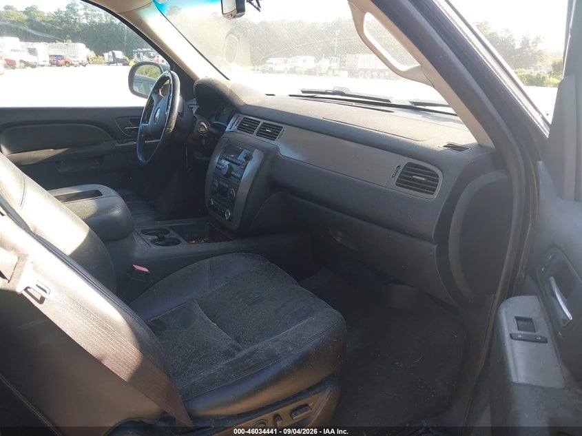 2010 CHEVROLET SUBURBAN 1500 auction photo 5