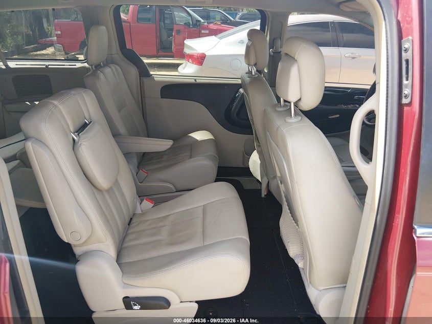 2013 CHRYSLER TOWN & COUNTRY auction photo 8