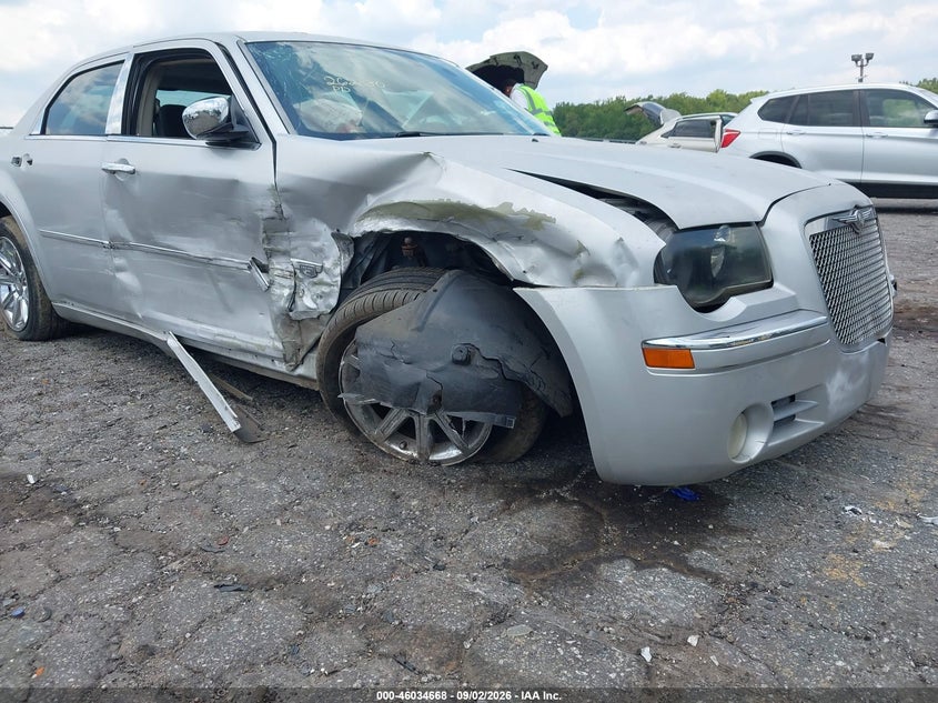 2005 CHRYSLER 300C auction photo 6