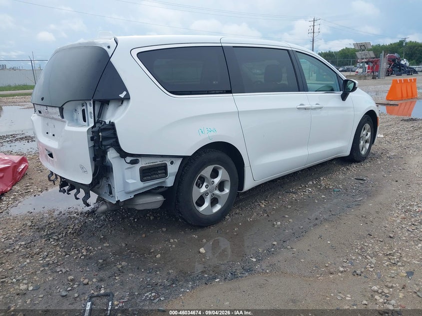 2017 CHRYSLER PACIFICA auction photo 4
