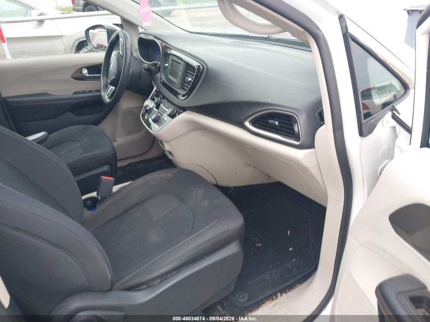 2017 CHRYSLER PACIFICA auction photo 5