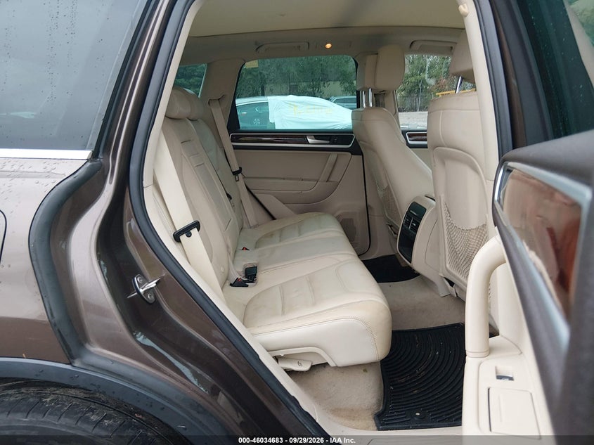 VOLKSWAGEN TOUAREG 2011 VIN WVGFK9BP2BD007297