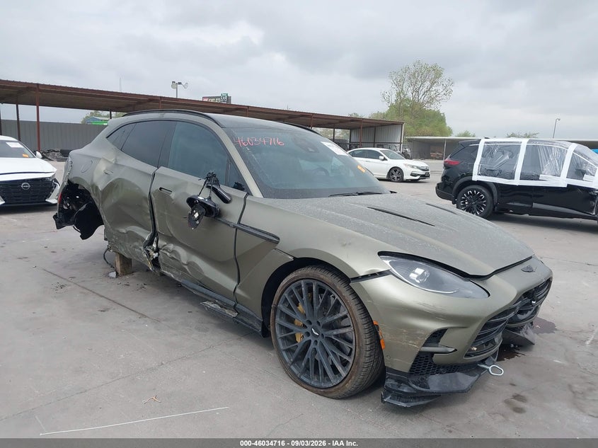 ASTON MARTIN DBX - zdjęcie 1