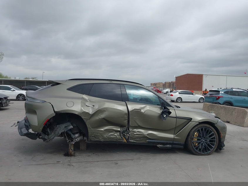 ASTON MARTIN DBX - zdjęcie 14