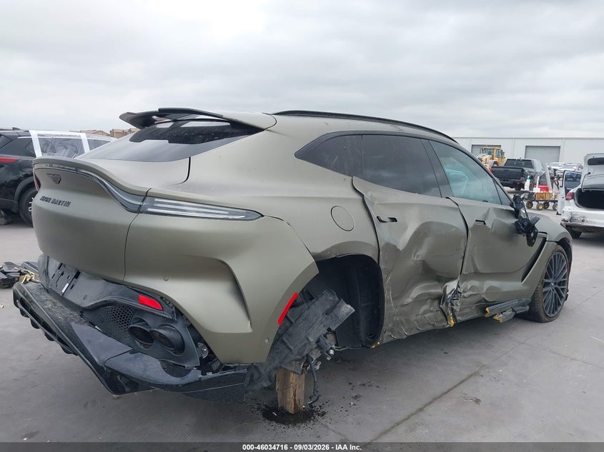 ASTON MARTIN DBX - zdjęcie 21