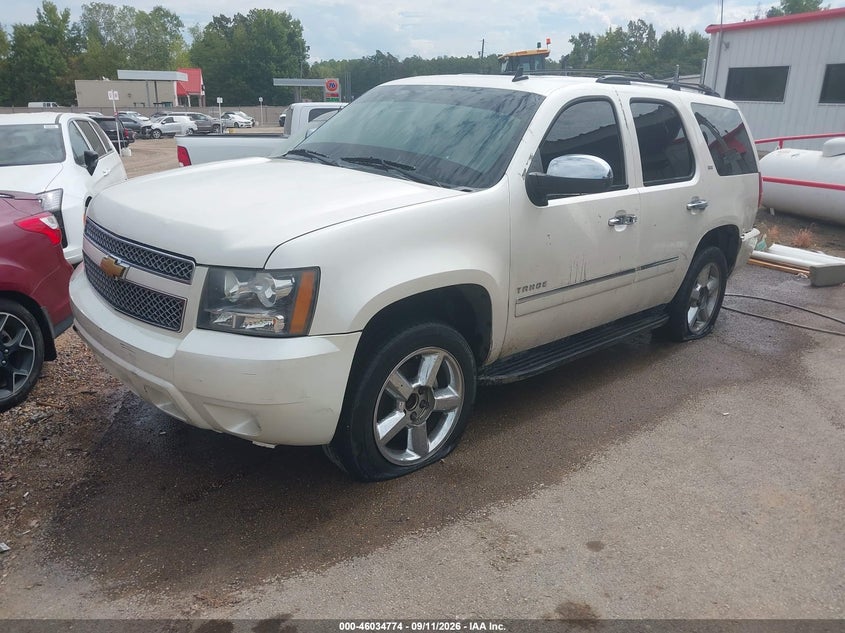 2013 Chevrolet Tahoe Ltz, Обычный износ, IAAI, VIN 1GNSCCE08DR229433 — фото 2