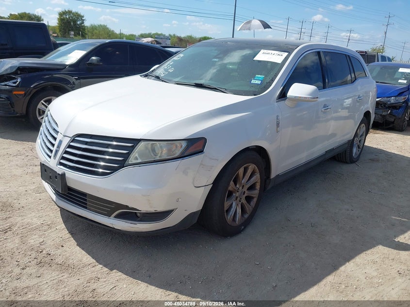 2018 Lincoln MKT, Изъятое, IAAI, VIN 2LMHJ5AT2JBL00452 — фото 2