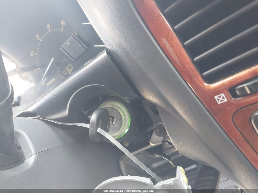 LEXUS LX 470 2001 VIN JTJHT00W813505067