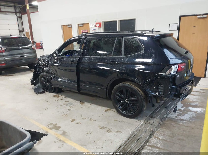 Vin: 3vv8b7ax1nm094283, lot: 46534272, volkswagen tiguan 2.0t se r-line black 20223