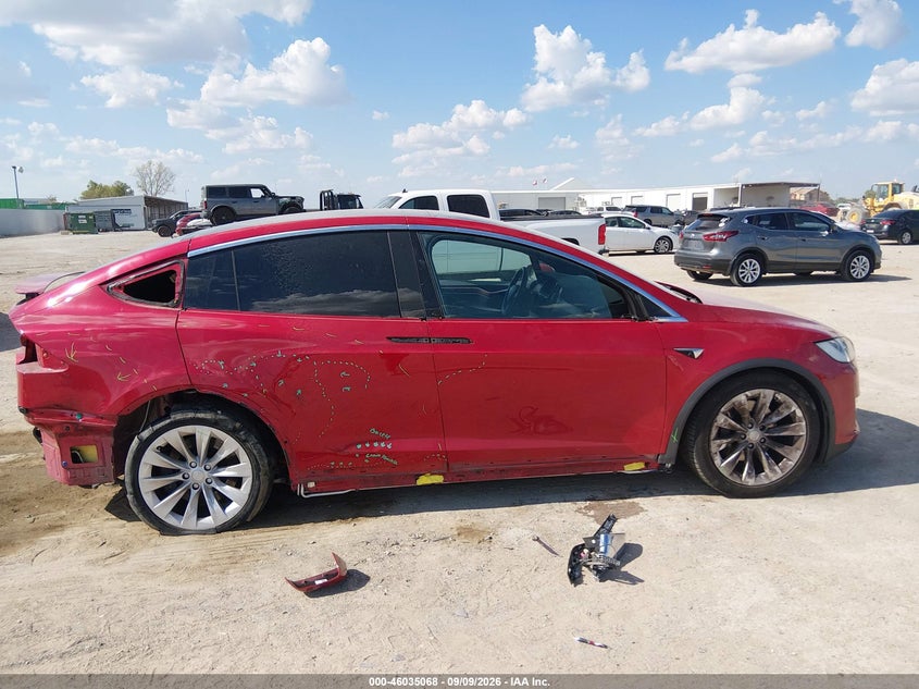 TESLA MODEL X - zdjęcie 13