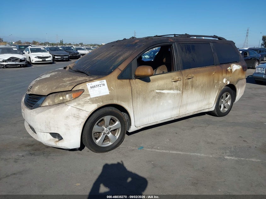2012 TOYOTA SIENNA auction photo 2