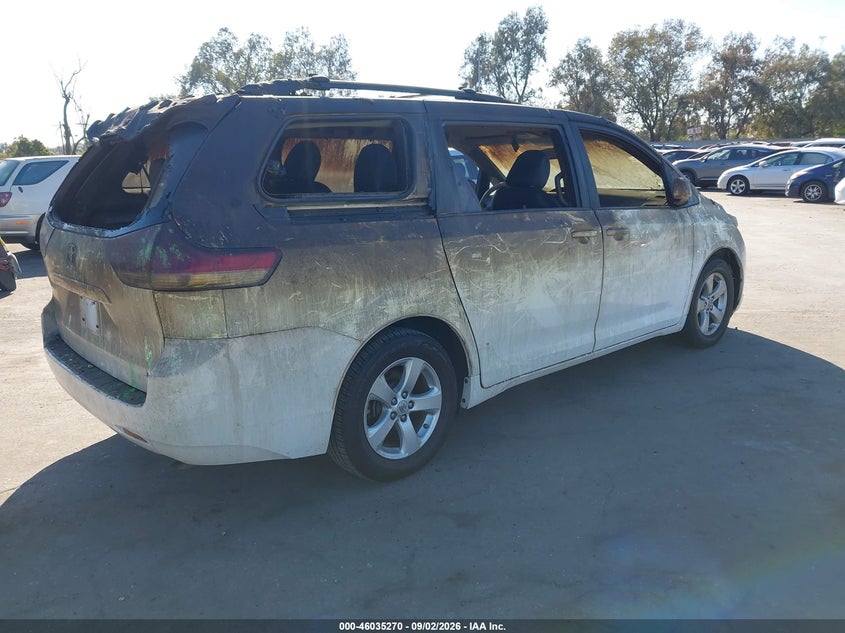 2012 TOYOTA SIENNA auction photo 4